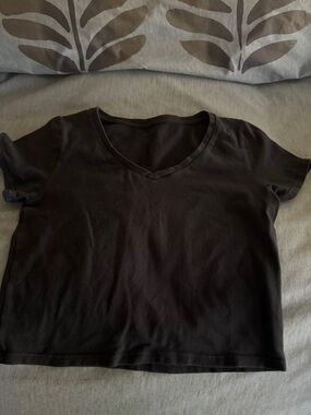 Brandy Melville Black V-Neck Cropped Tee